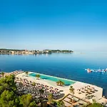 Pical Resort, Valamar Collection فندق بوريتش